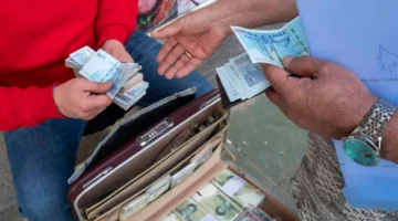 انهيار جديد للريال الإيراني يعمق أزمة الاقتصاد الوطني